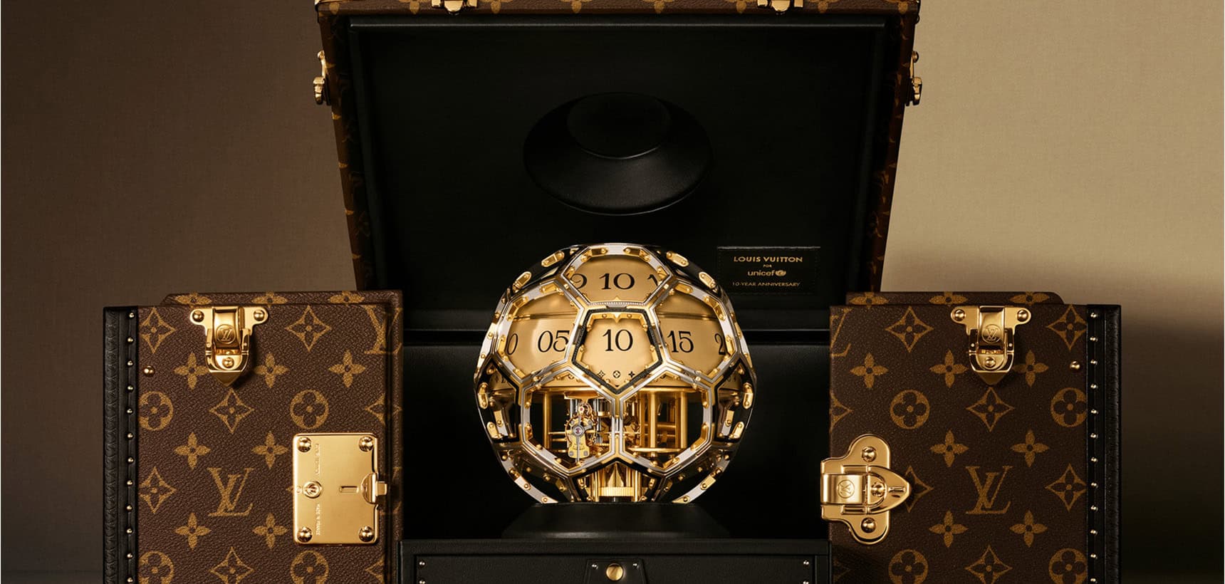 LOUIS VUITTON箱　新品　未使用　10個セット Louis Vuitton Marks 10 Years Benefitting UNICEF